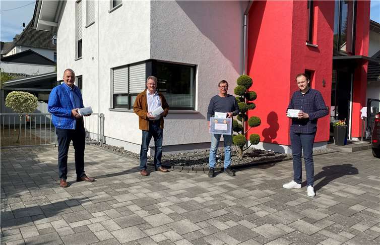 200 Schutzmasken konnte die CDU-Fraktion an Ortsbürgermeister Martin Lerbs übergeben. Foto: privat