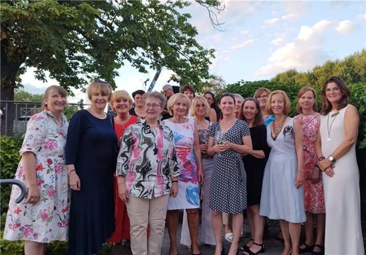 2.000 Euro für Kinder kamen zusammen. Quelle: Zonta Club Koblenz Rhein-Mosel