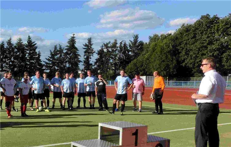 2017 gewannen die Ochtendunger Spieler das Alte Herren-Fußballturnier der Verbandsgemeinde Maifeld. Bei bestem Sommerwetter fand die Siegerehrung durch Bürgermeister Maximilian Mumm statt. Privat