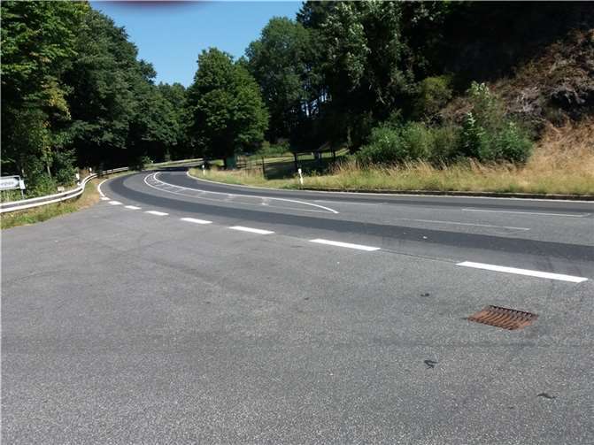 2020 wurden die Kreuzungsbereiche der L 83 mit den Ortsstraßen „Burgstraße“ und „Zur Alten Burg“ über den LBM bzw. die Straßenmeisterei Mayen neu hergestellt.  Foto: FWG