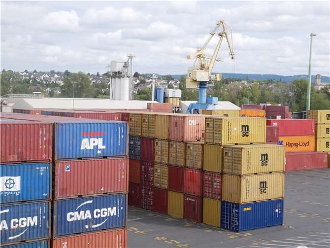 2022 wurden im Andernacher Hafen knapp zwölf Prozent weniger Güter umgeschlagen als im Vorjahr. Lieferkettenengpässe und das Niedrigwasser des Rheins führten zu einem Umsatzrückgang des größten Betriebszweigs der Stadtwerke.