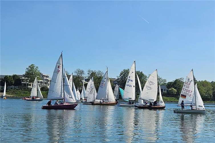 21 Boote waren beim Saisonbeginn dabei. Foto: Andrea Thelen