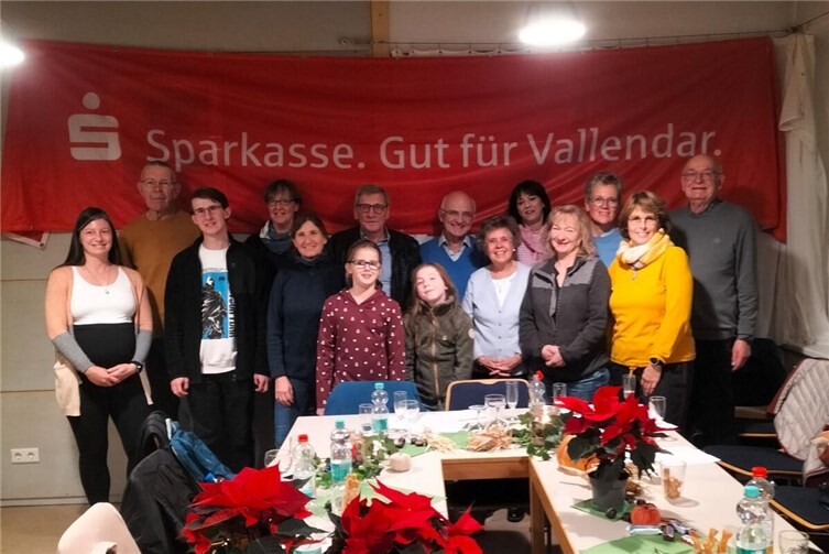 21 Teilnehmer/innen wurden mit Urkunden und Abzeichen ausgezeichnet. Foto: AC Mallendar