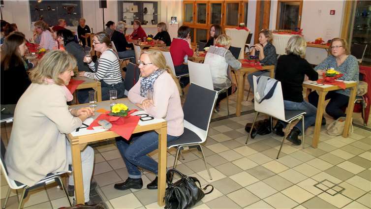22 Frauen nutzten die Gelegenheit zum Austausch.Foto: schneiderfoto