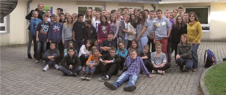 22 Puderbacher Realschüler besuchten ihre Freunde in der Normandie.privat