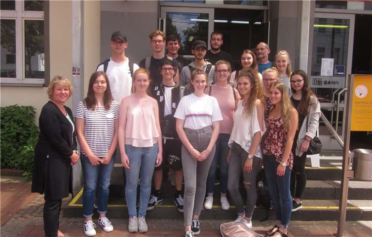 22 Schülerinnen und Schüler besuchten das Schnupperangebot der Uni Bonn.Rhein-Wied-Gymnasium