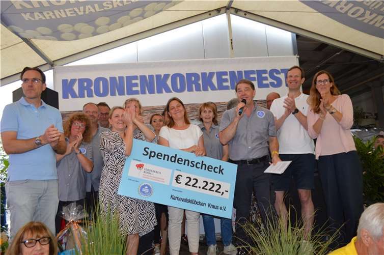 22.222 Euro konnten als Spende übergeben werden. Fotos: AB