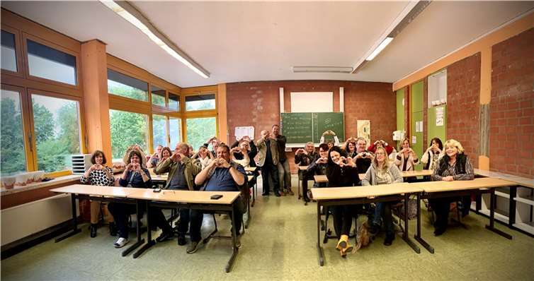 23 Ehemalige trafen sich dort gemeinsam mit ihrem liebgewonnenen Klassenlehrer zum 40-jährigen Jubiläum. Foto: privat
