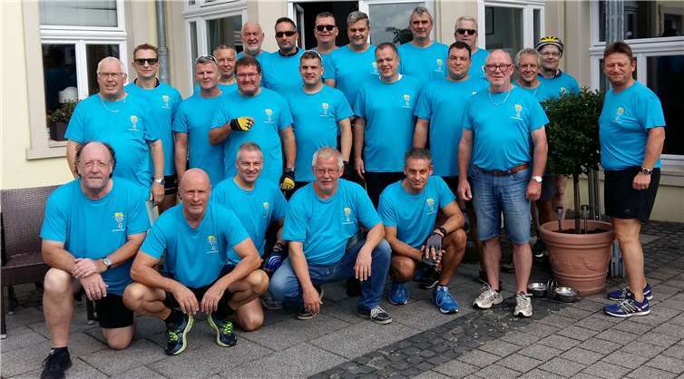 23 Herren des Vfl Oberbieber auf traditioneller Fahrradtour.Privat