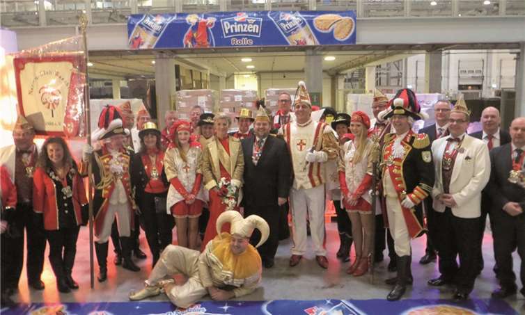 23 Paletten Kekse von Griesson - de Beukelaer durften die Karnevalisten in Empfang nehmen.MKA