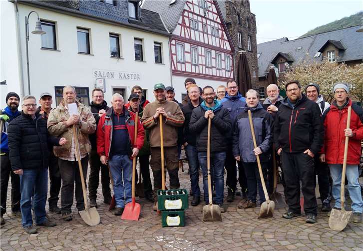 23 ehemalige Treiser Hauptmänner trafen sich am Samstag zum Frienen im Treiser Dünnbachtal. Die Kirmes ist stets das Fest im Jahreslauf und die Kirmesjungen und ehemaligen Hauptmänner engagieren sich seit Jahrzehnten für die Gemeinde. Fotos: MT
