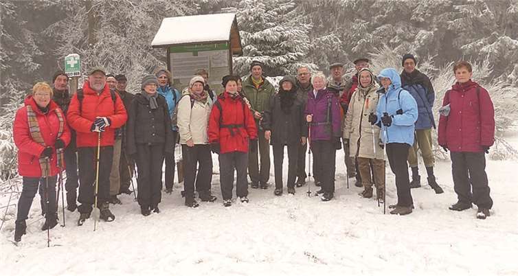 24 Sportfreunde waren bei der Winterwanderung des Eifelverein Untermosel dabei.privat