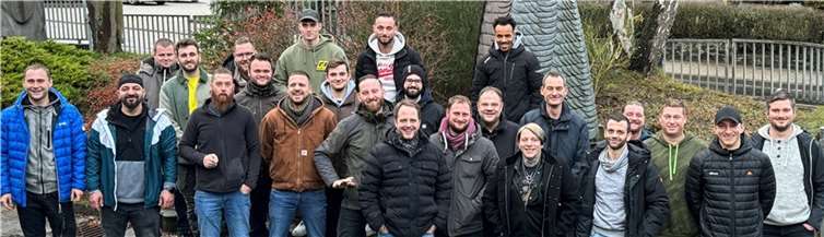 24 Umschüler und eine Umschülerin bereiten sich auf die Gesellenprüfung im Dachdeckerhandwerk vor.  Foto: BBZ Mayen