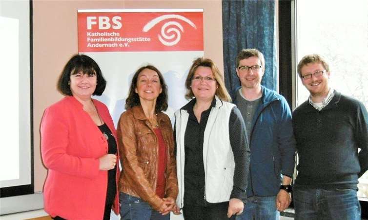 24 hauptamtliche Mitarbeiterinnen und Mitarbeiter waren von der Fortbildung begeistert. Für (von links) Sandra de Vries, Margret Marxen-Ney, Stefanie Lange, Joachim Otterbach und Alexander Just also eine erfolgreiche Veranstaltung.
