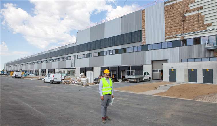 240 Meter lang ist das neue Zentrallager, das DHL Supply Chain für seinen Kunden Eaton im Rheinbacher Gewerbegebiet „Wolbersacker“ baut.JOST