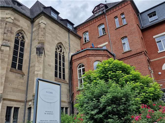 Besser wohnen und leben im Alter: Sankt Antonius-Seniorenresidenz in Linz 25 Jahre Seniorenresidenz in 161 Jahre altem Gebäude: Sankt Antonius in Linz. Fotos: AWi