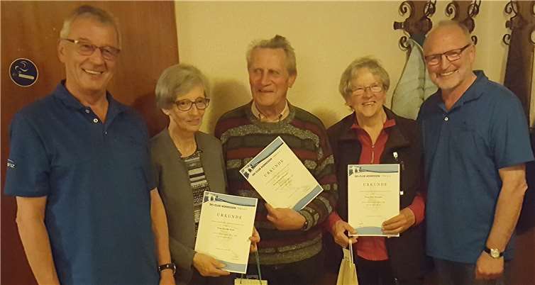 25 Jahre Vereinstreue wurden gewürdigt. (v.l.) Werner Normann, Monika Roth, Horst Wengler, Ellen Wengler und Karlheinz Philipps.