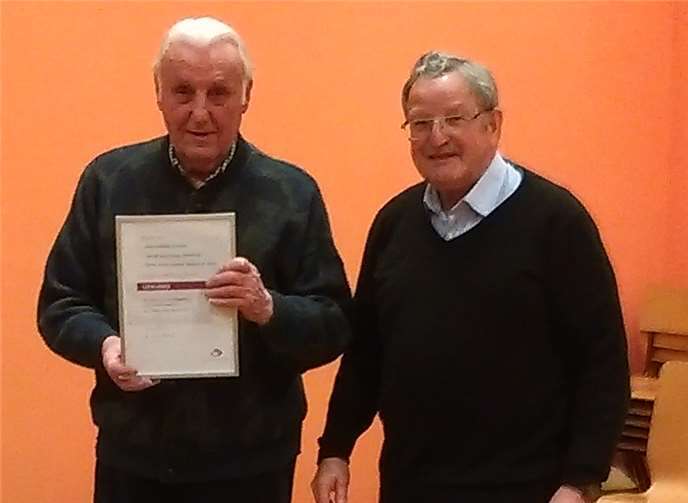 25 Jahre als Sänger aktiv sind Hella Rothbrust, Ingrid Schüller, Paula Wiesner und Hans Klöppel, die dafür die Silberne Ehrennadel erhielten.