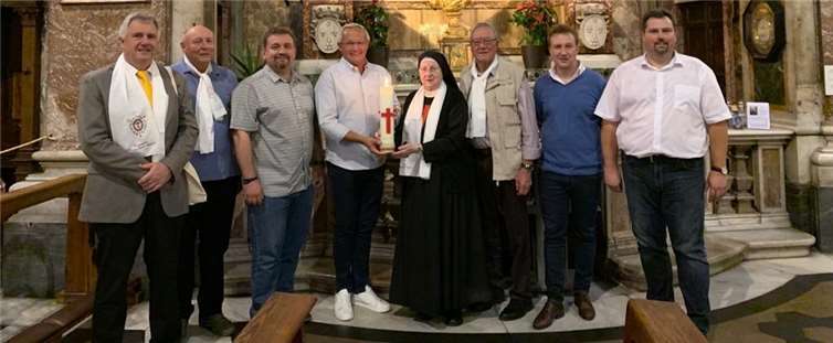 25 Jahre nach der damaligen Seligsprechung von Josefina Vannini durch Papst Johannes Paul II, wurde die Ordensgründerin der „Töchter des heiligen Kamillus“ nunmehr in den Stand der Heiligen erhoben. Eine Delegation pilgerte unter der Leitung der Oberin, Schwester Gabriela von Asbach aus, nach Rom, um dort an den Feierlichkeiten zur Heiligsprechung auf dem Petersplatz teilzunehmen.