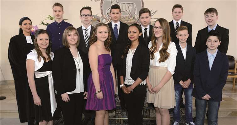 25 Jugendliche aus Urmitz-Rhein feierten an den vergangenen beiden Wochenenden ihre Konfirmation. G. Pannek