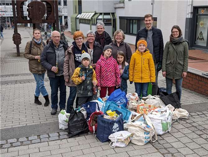 25 Kinder und Erwachsene hatten sich eingefunden, um beim 2. „Sauberzaubertag“ nach Müll zu fahnden. Quellen: Grüne Meckenheim