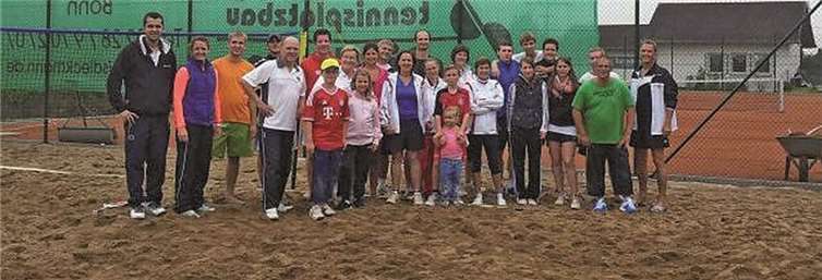 25 Mitglieder der Tennisabteilung Winningen nahmen am TBB-Triathlon teil. privat