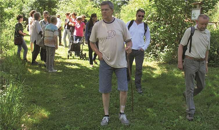 25 Wanderer fast jeden Alters wollten mehr über Kräuter erfahren. Privat