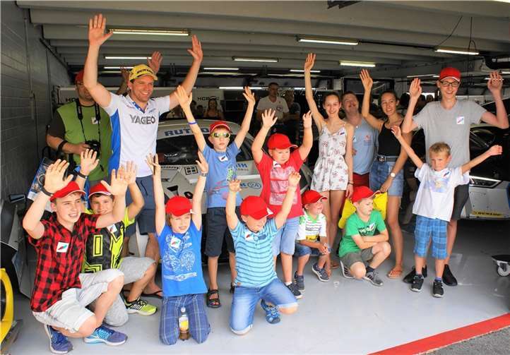 25 herzkranke Kinder erlebten einen spannenden Tag am Hockenheimring.Marino Engels