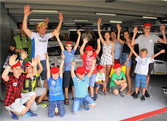 25 herzkranke Kinder erlebten einen spannenden Tag am Hockenheimring.Marino Engels