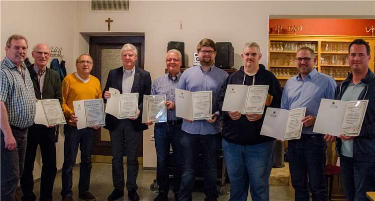 25-jährige und 50-jährige Vereinsmitglieder bei der Ehrung.Foto: privat