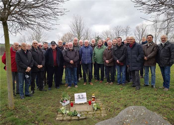 26 ehemalige Angehörige der Einheiten versammelten sich und gedachten der verstorbenen Piloten. Fotos: privat