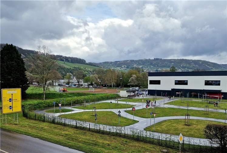 2.600m² groß ist der für 300.000 Euro kernsanierte Verkehrsübungsplatz an der Astrid-Lindgren-Schule in Rheinbrohl.
