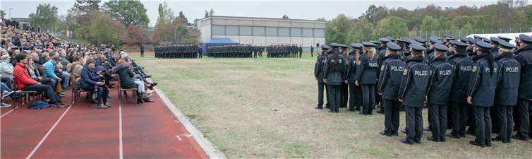 268 Auszubildende der Bundespolizei legten im Aus- und Fortbildungszentrum Swisttal der Bundespolizei in Heimerzheim ihren Diensteid auf die Verfassung der Bundesrepublik Deutschland ab.JOST
