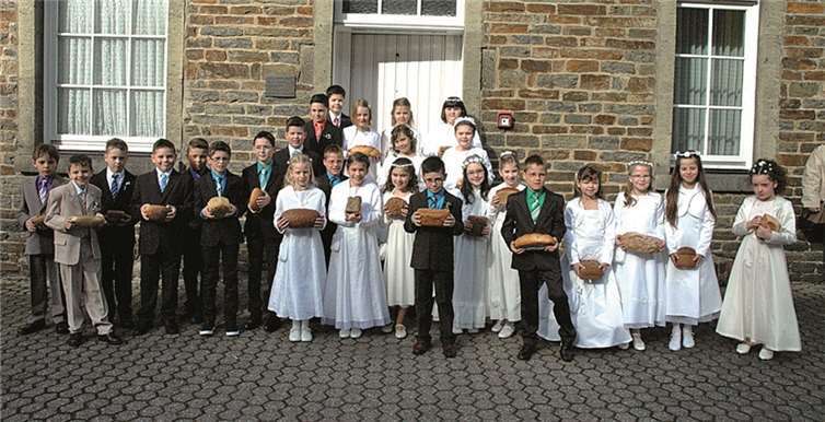 27 Kinder aus den Pfarreien Lind, Hönningen, Heckenbach und Kesseling erhielten ihre 1. Heilige Kommunion. UM