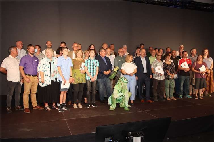 28 Bachpatenschaften existieren in RLP schon seit 30 Jahren. Zahlreiche Vereine und einige Schulen wurden für ihr ökologisches und nachhaltiges Wirken geehrt. Foto: Schönstätter Marienschule