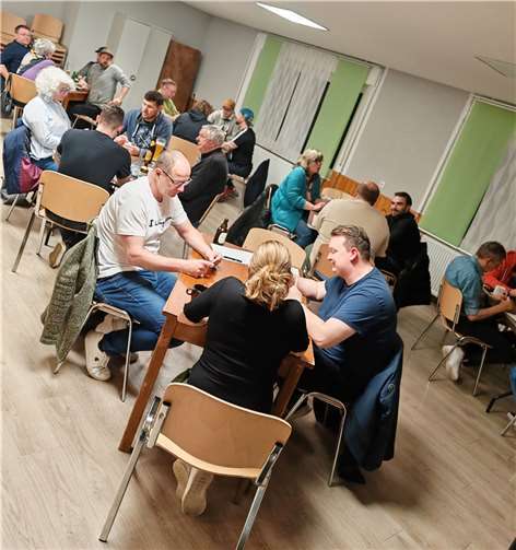 29 Teilnehmer waren von nah und fern angereist und strömten und klopften um den Turniersieg. Foto: privat