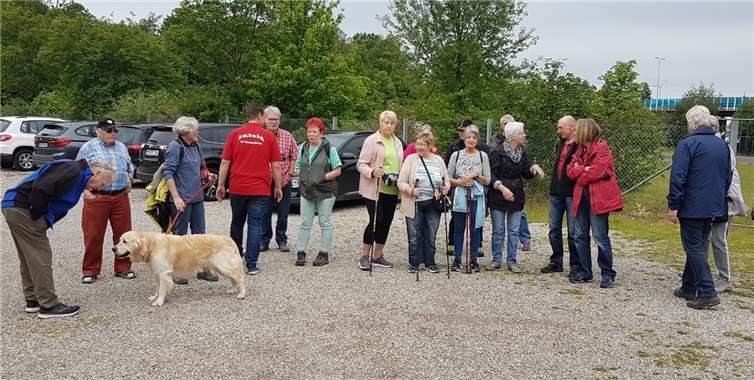 29 Wanderer machten sich gemeinsam mit Wanderwart Günter Marx in Richtung Miesenheim auf die ca. 7,5 km lange Strecke. Foto: privat
