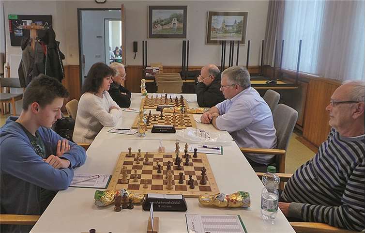 2.Mannschaft: Brett 3 bis 1 der 2.Mannschaft Marco Bell, Beata Dedenbach, Andreas Klein (v.l.).