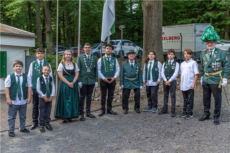 2.Ritter Melina Bausch (3.vl), Jungschützenkönig Daniel Tympe, 1. Ritter Julian Bausch Foto: Marco Leiter