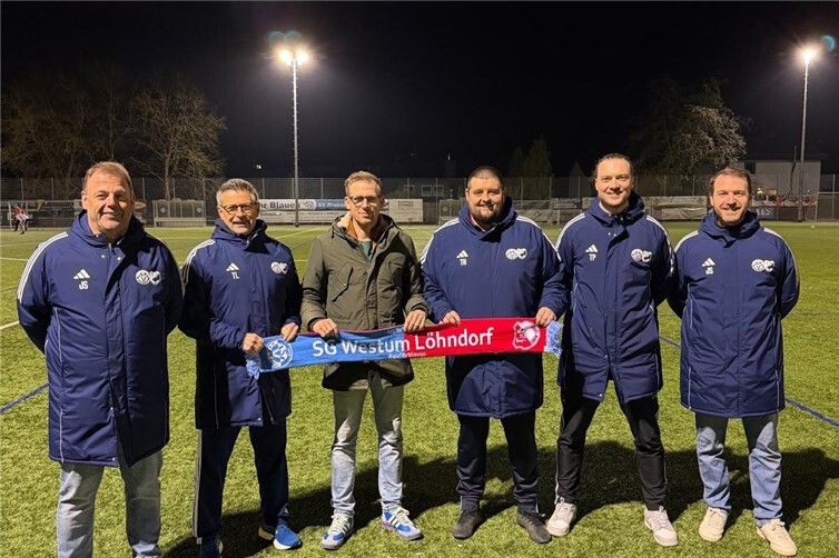 3. v.l. Neu-Trainer David Kreuzberg 4. v.l. Co-Trainer Thorsten Hüppen 