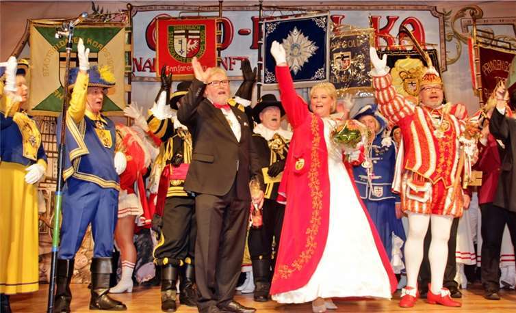 „3 x Rheinbach alaaf!“ hieß es nach der Proklamation des neuen Kernstadt-Prinzenpaares Prinz Heiko I. und Prinzessin Sandra I. in der Rheinbacher Stadthalle.STEIN