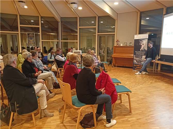 30 Besucher*innen erfuhren, dass weltweit 160 Millionen Mädchen und Jungen arbeiten müssen.  Fotos: privat