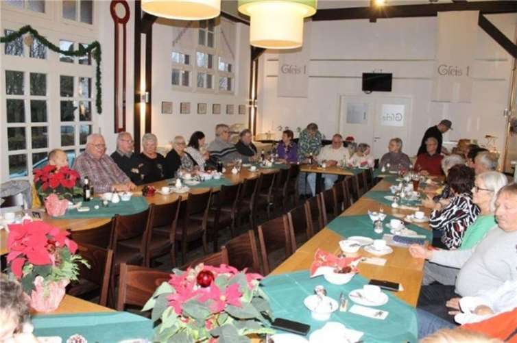 30 Mitglieder, Freunde und Förderer des Sozialverbandes feierten im Advent. Foto: privat