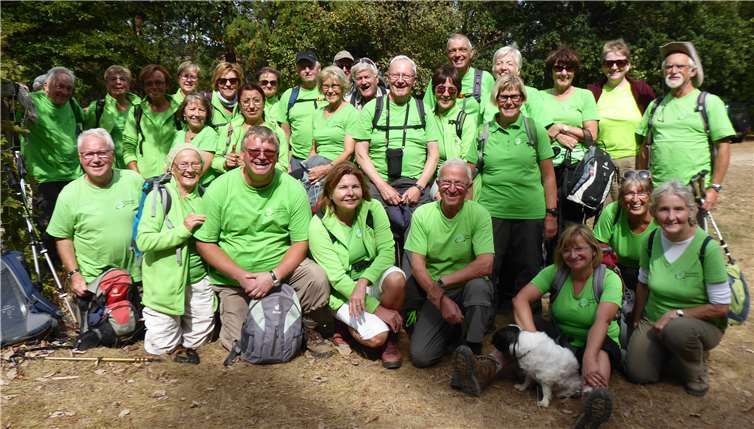 30 Mitglieder des Sinziger Eifelvereins waren zu Gast auf dem Mellerberg.privat