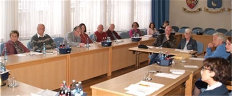 30 Paten betreuen etwa 100 Flüchtlinge. Bei ihrem Treffen erfolgte ein reger Austausch über Sorgen, Nöte und Verbesserungen rund um das Thema Flüchtlinge in der Verbandsgemeinde.