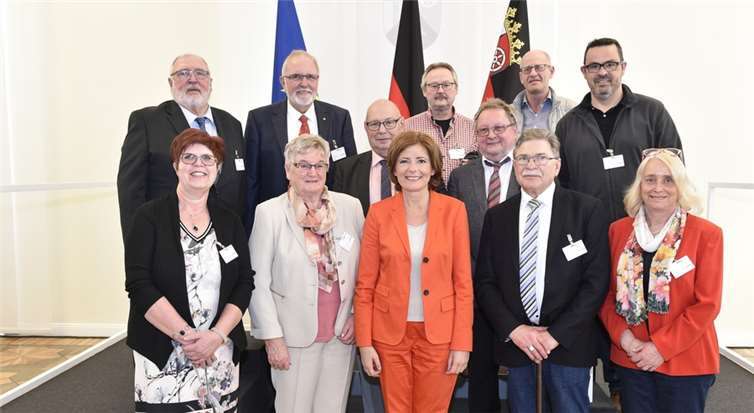 300 Bürger waren Gast in der rheinland-pfälzischen Staatskanzlei, darunter auch die Vorsitzende des Hilgerter Fördervereins Bommert, Renate Kolbe, und ihr Ehemann Werner.Foto: Staatskanzlei RLP/Pulkowski