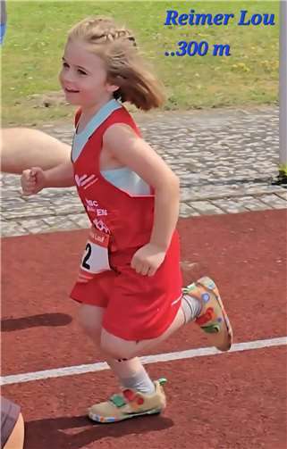HSC - Runner vielfach auf den Siegertreppchen 300 m Bambini in Kelberg – Lou Reimer – mit einem Lachen ins Ziel.