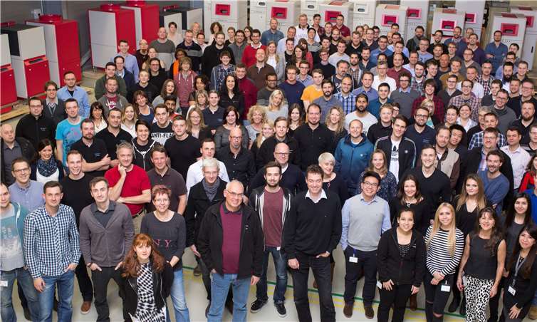 300 zufriedene Mitarbeiter hat die Laserline GmbH.Laserline GmbH