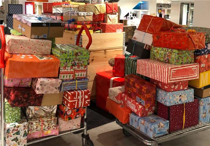 302 liebevoll verpackte Weihnachtspakete wurden gesammelt.