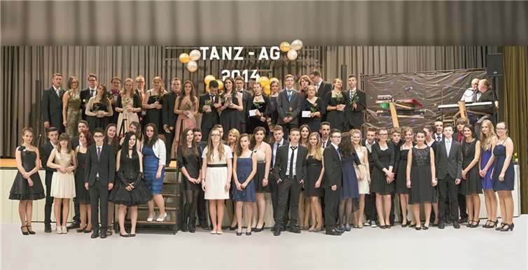 32 Schülerpaare der Realschule plus Untermosel stellten unter Beweis, dass auch Jugendliche sich für das Tanzen begeistern können.privat